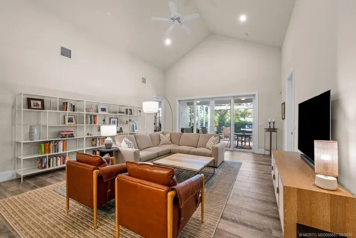 Wonderful voluminous ceilings