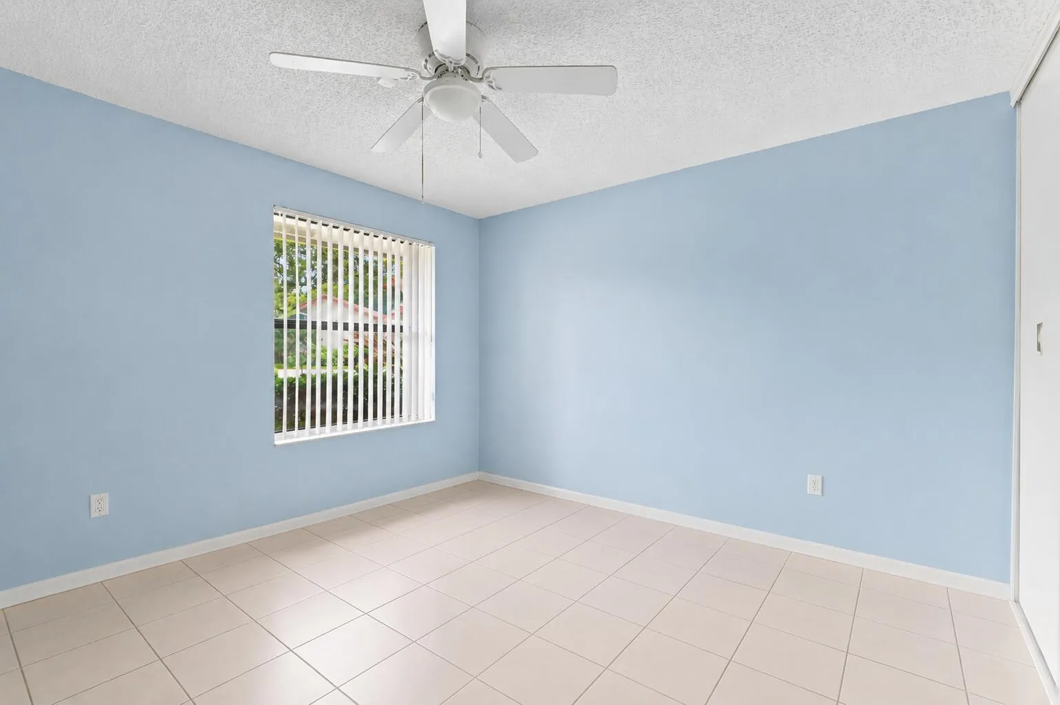 Guest Bedroom - Virtually Decluttered