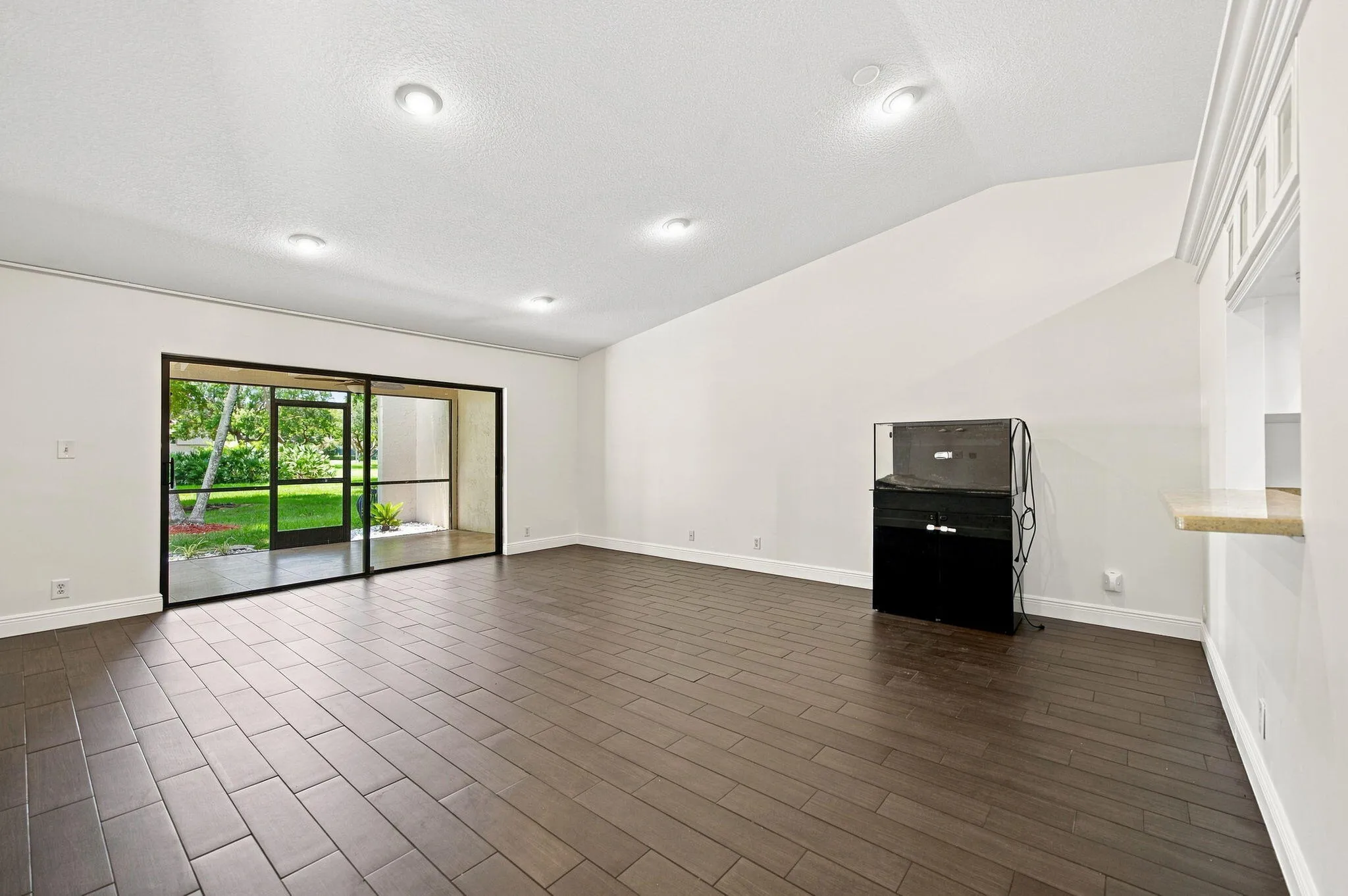 10-web-or-mls-22311-whistling-pines-ln
