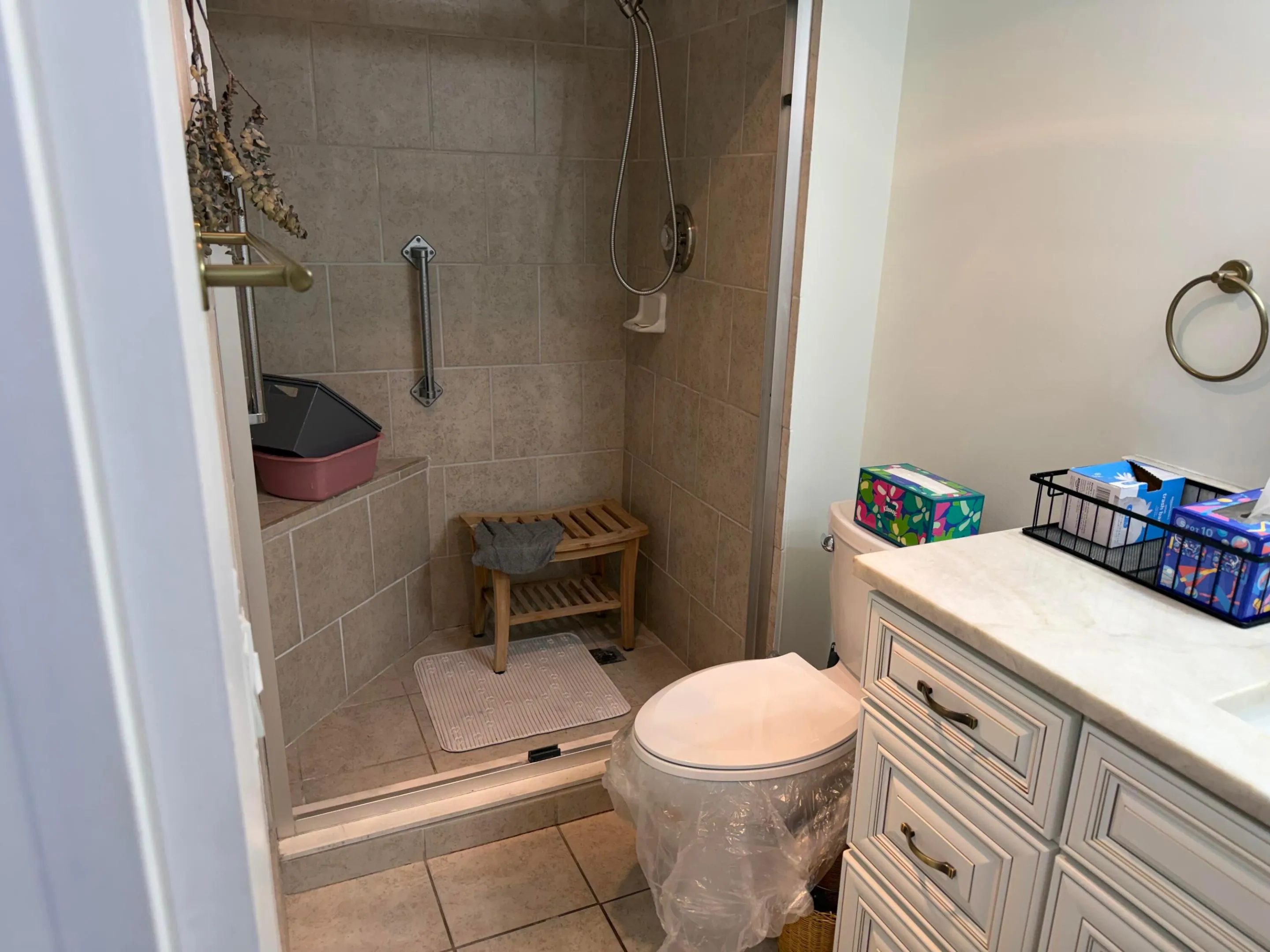 FULL BATHROOM W/STALL SHOWER