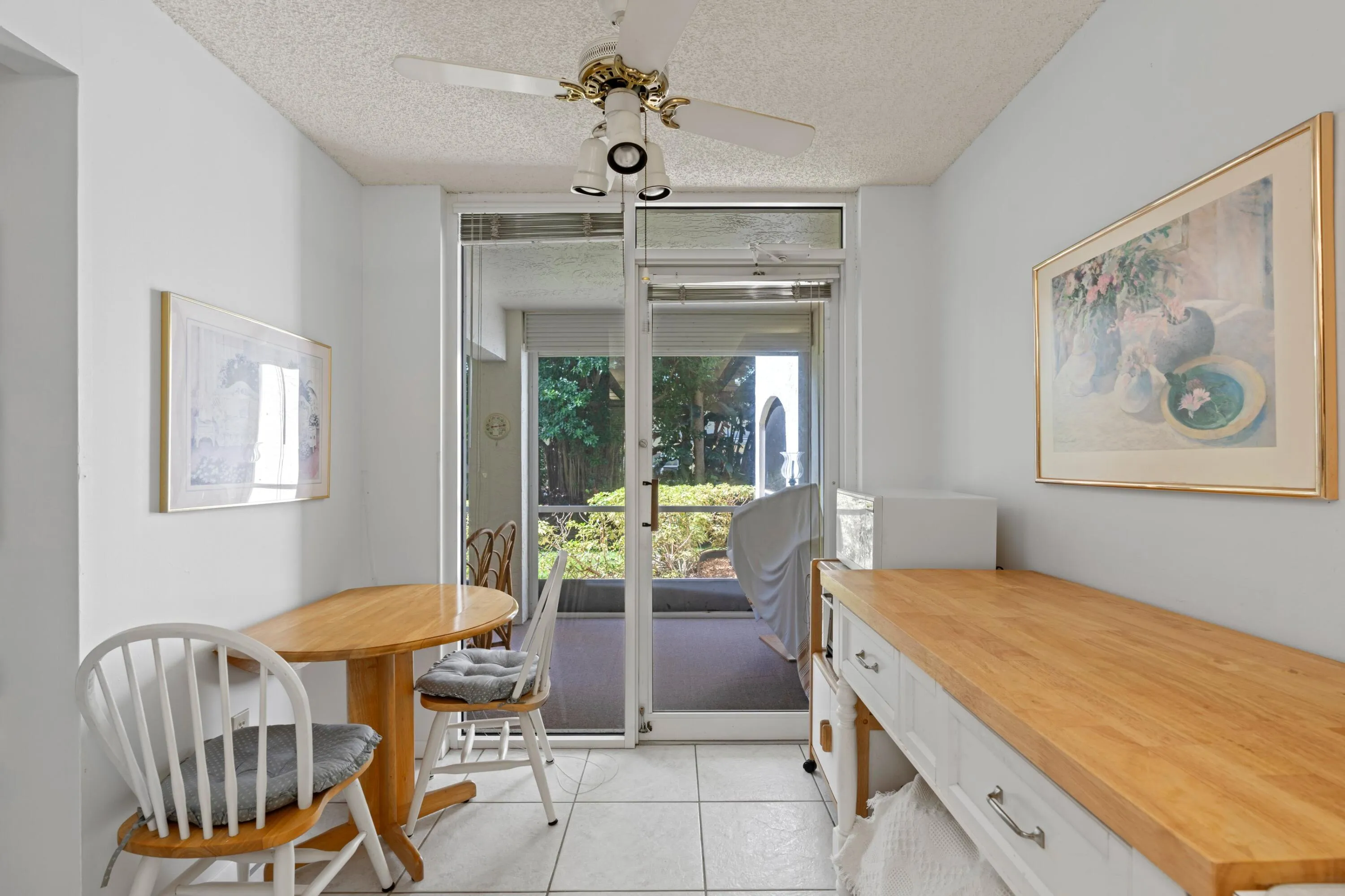 Breakfast Nook adjacent to Kitchen