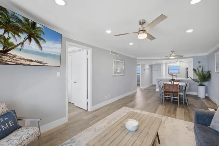 021_-_Living_Area_8