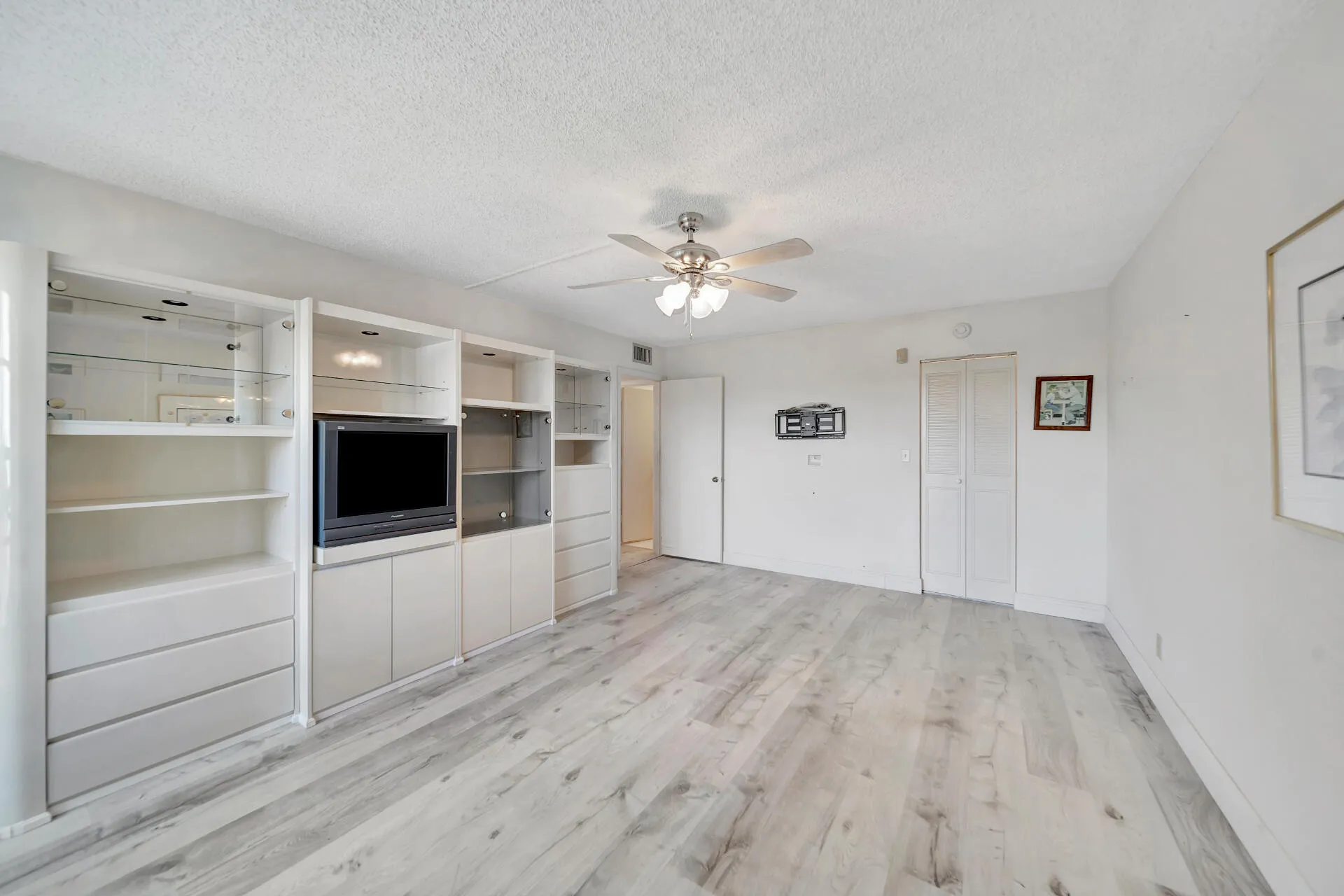 Large Guest Bedroom