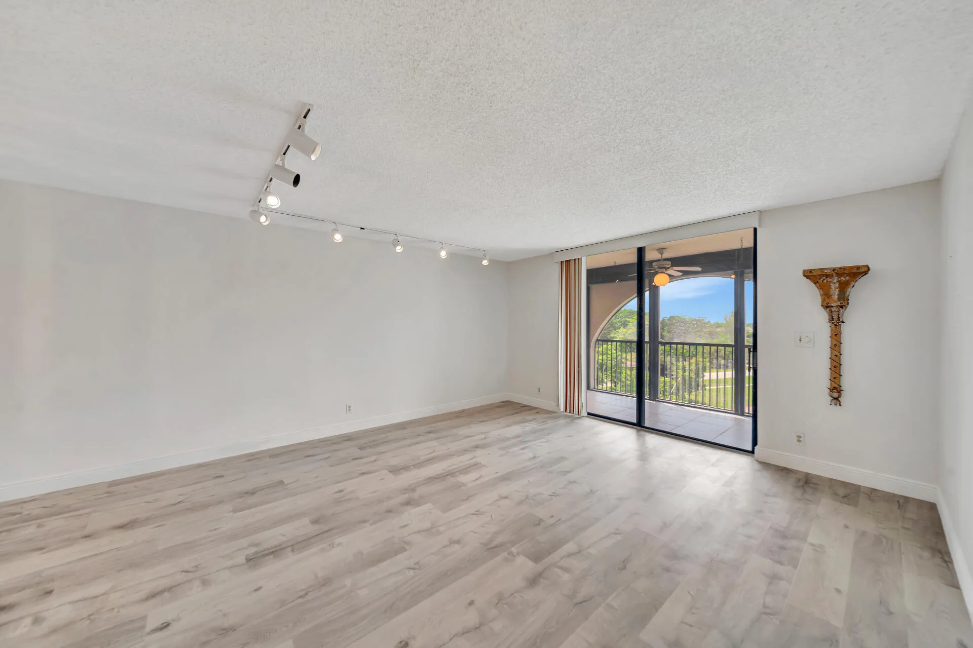 Spacious Living Room with Screened Balcony Entry