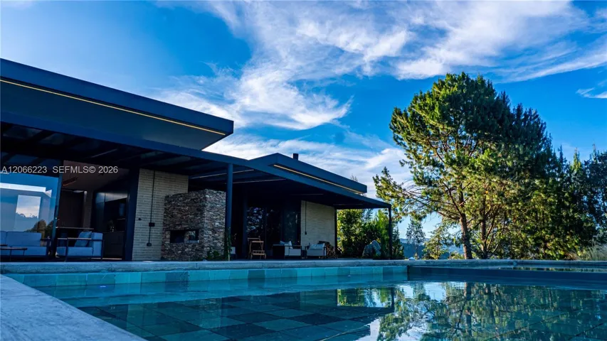 Reflecting pool