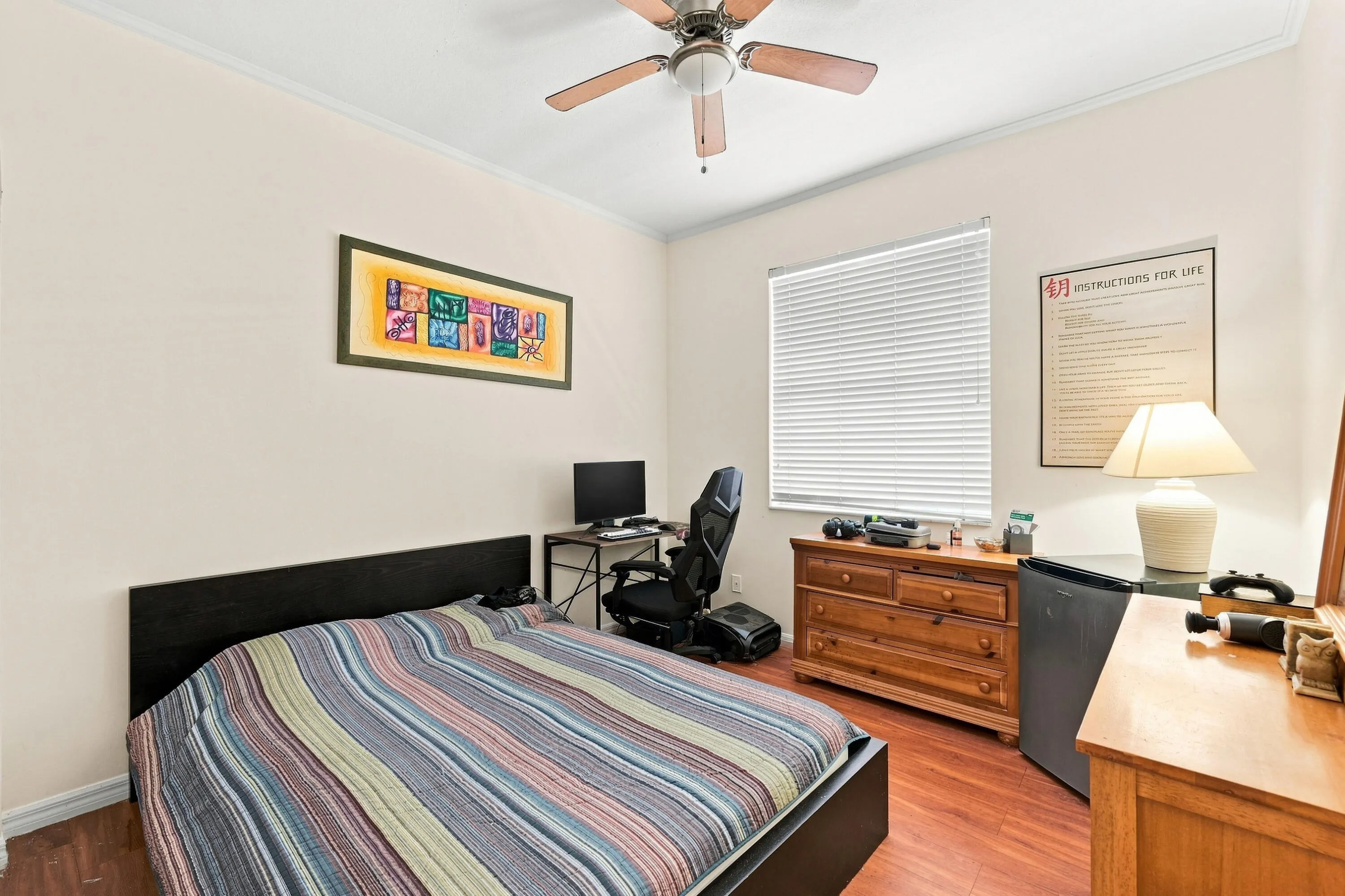 25_bedroom