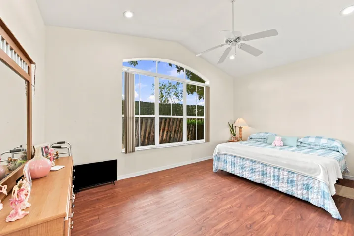 11_primary bedroom