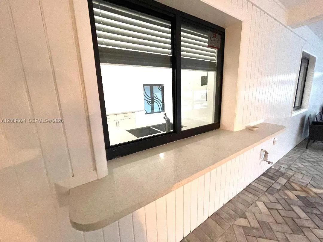 Outdoor Bar-Stand/w Kitchen Window