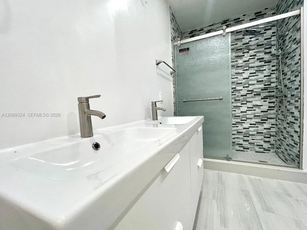 3rd Bathroom - 2nd Master Bathroom (In-Laws Quoter)