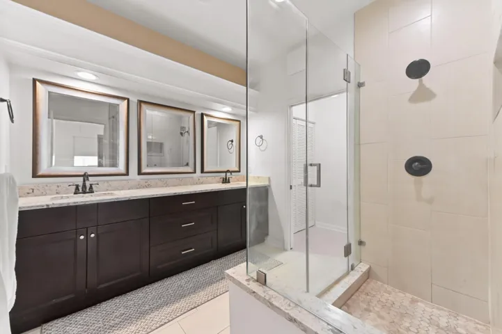 20 bathroom 02