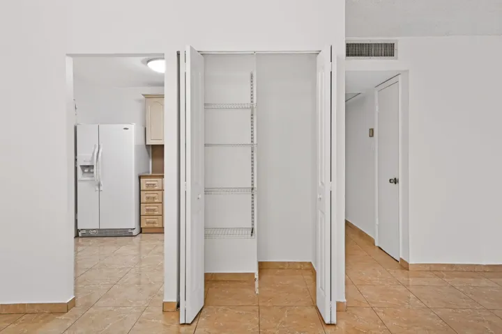Dinning Closet