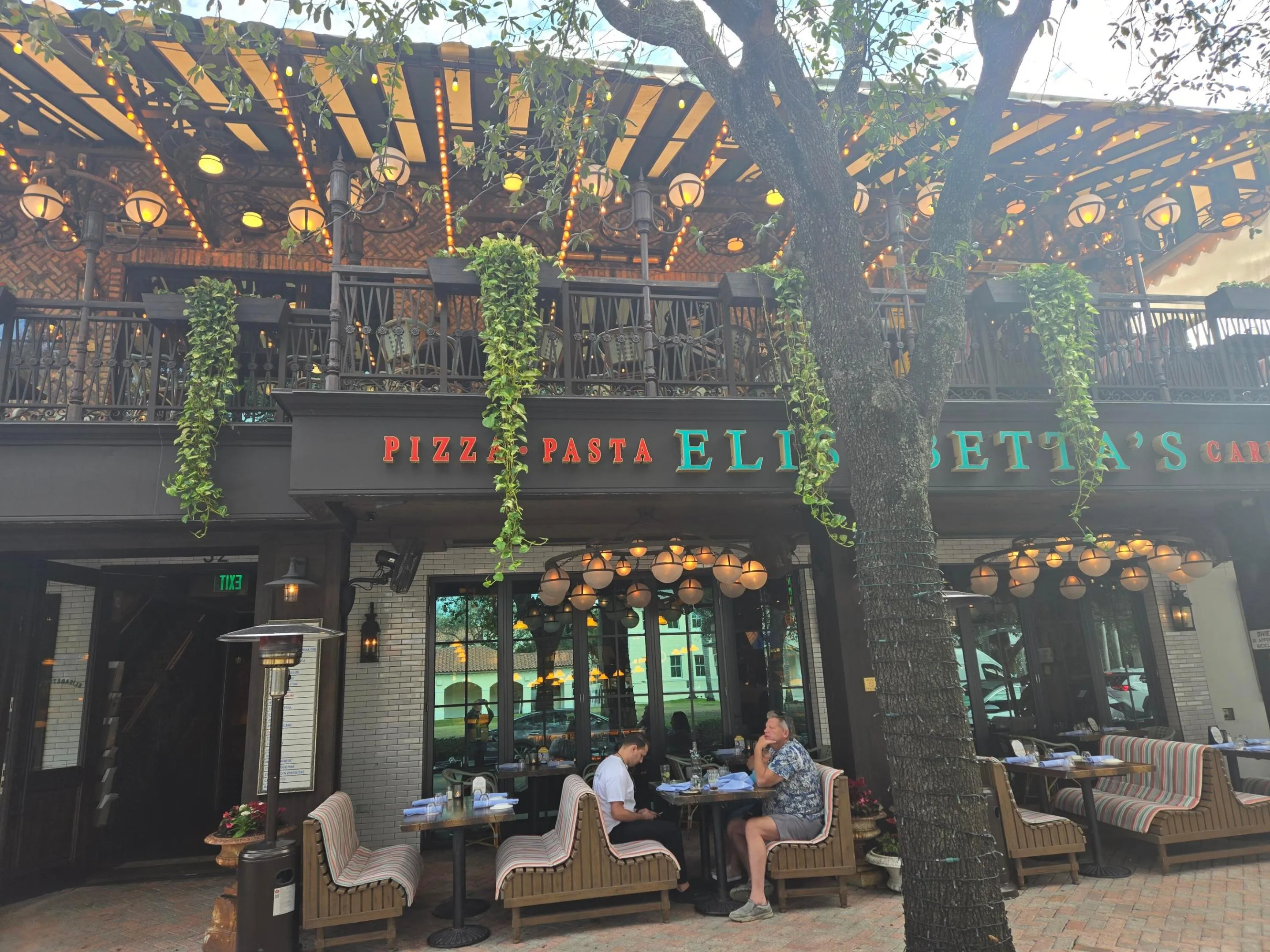 Eight minutes to downtown Delray and the night life