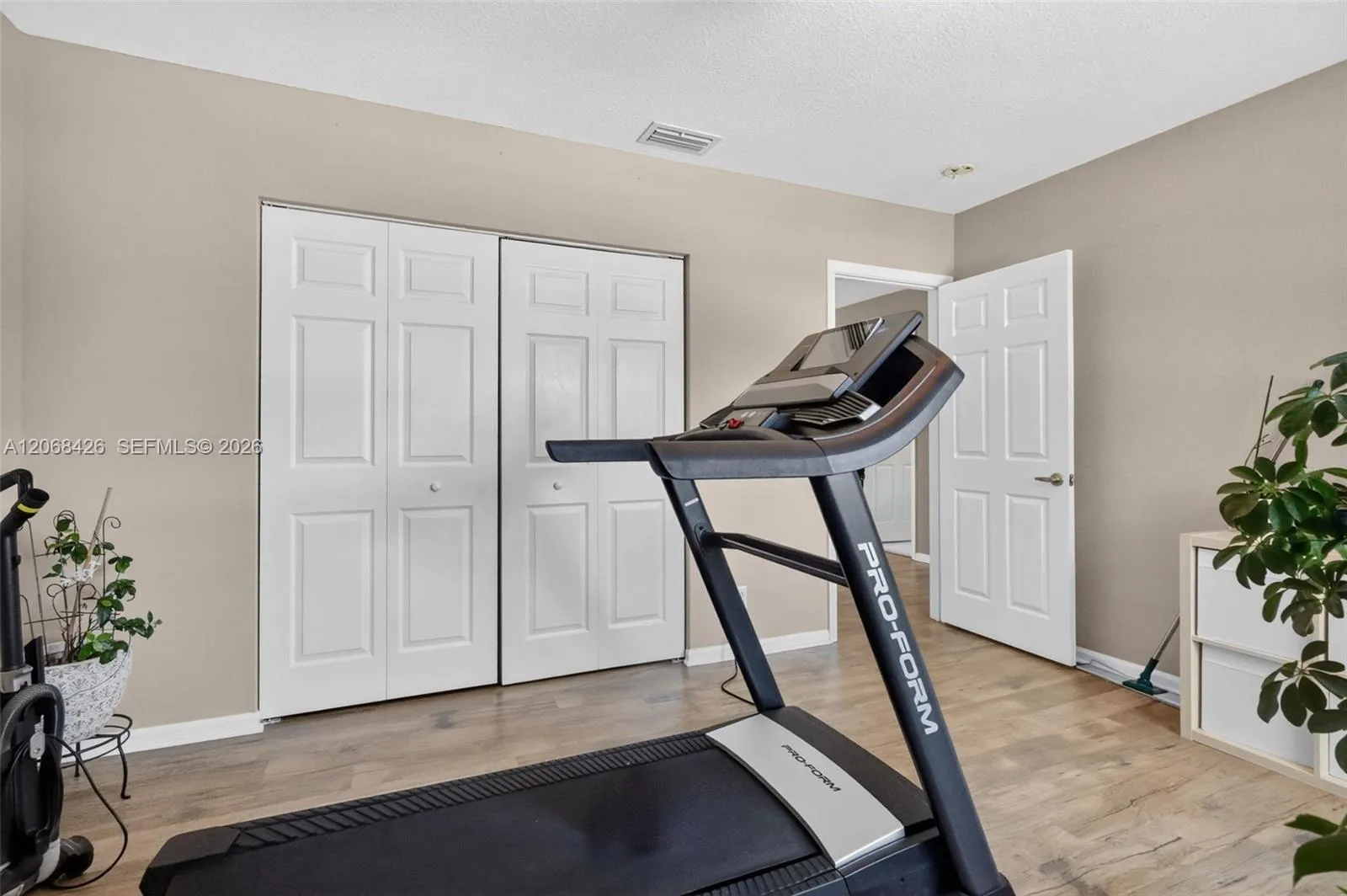 Upstairs Bedroom #5