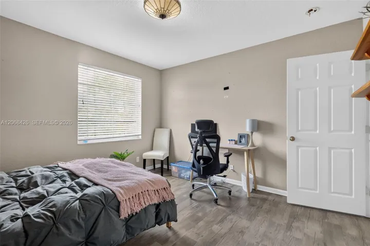 Upstairs Bedroom #4