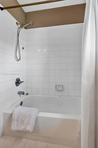 Full Hall Bathroom #3