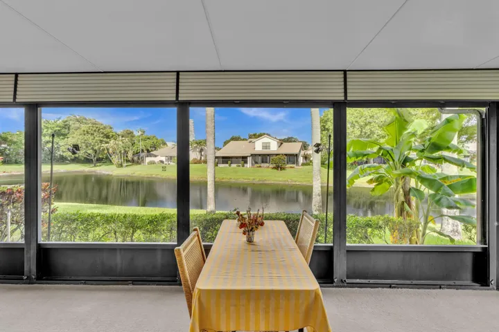 Screened enclosure with expansive window panels