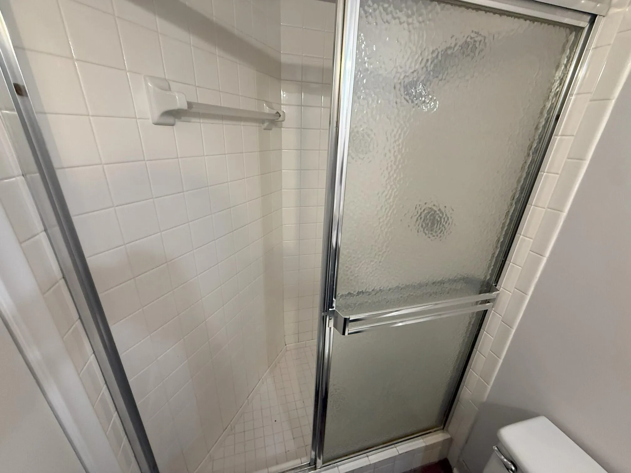 2828 Casita Way #211 (Shower)