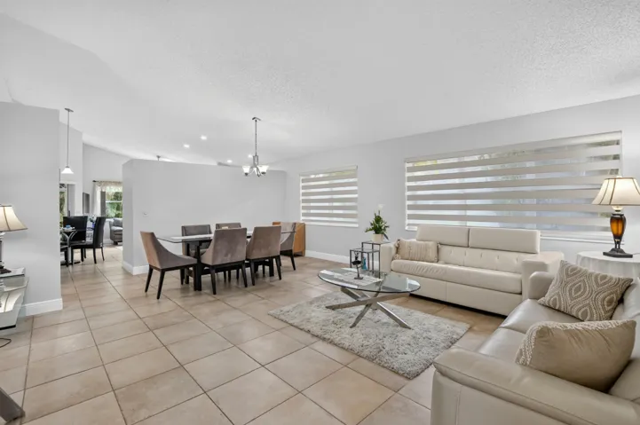 Spacious living room and dinning room area, with vaulted ceiling.