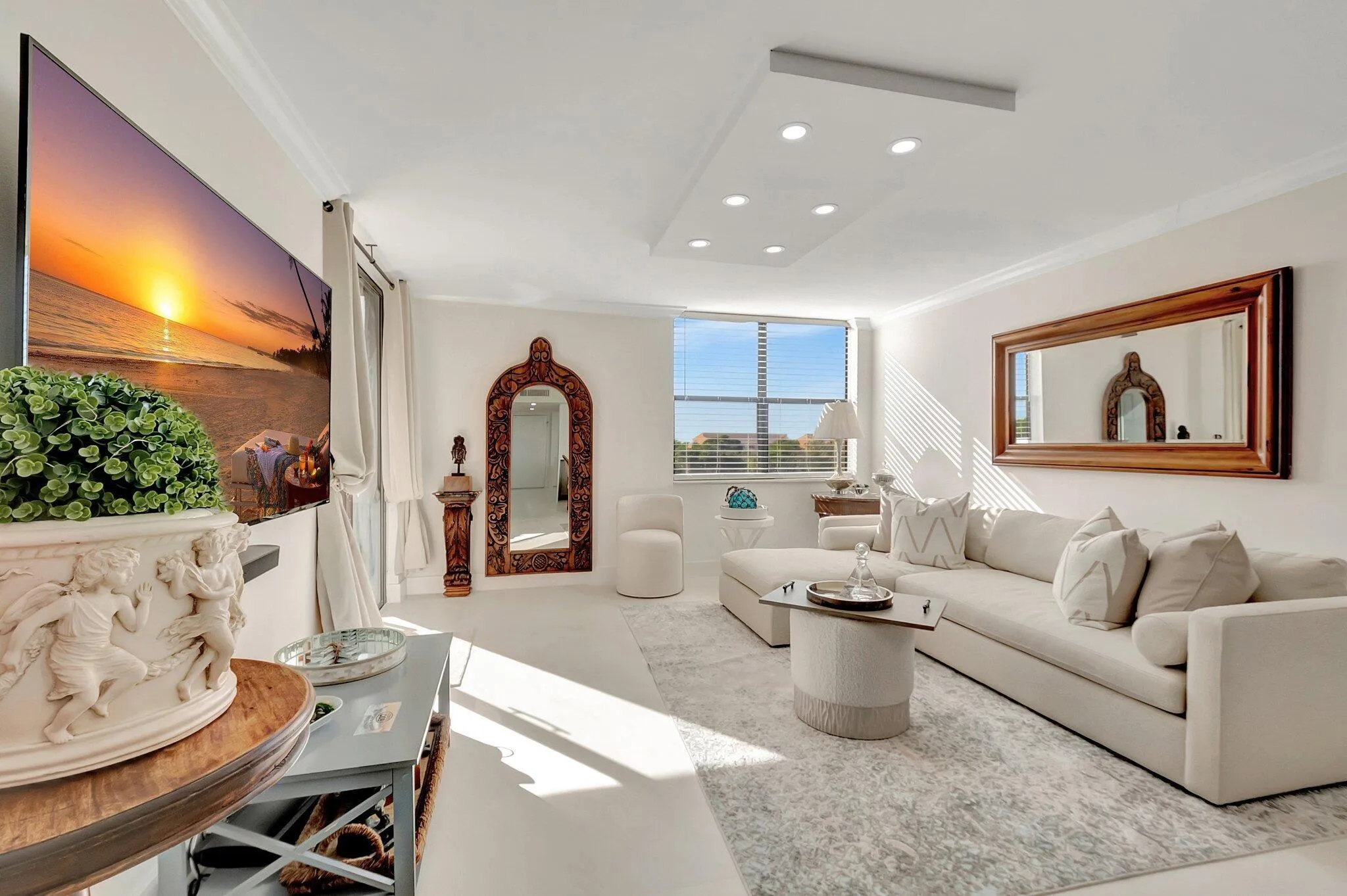 Beautifully Furnished One Bedroom ,Upscale Condo. Turnkey.