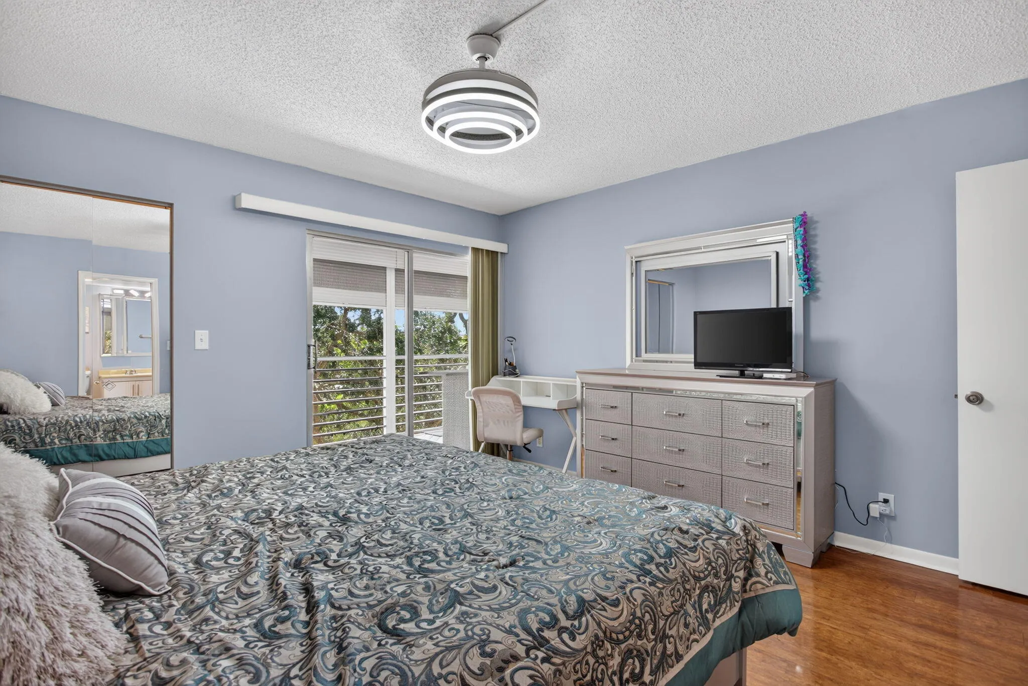 MAIN BEDROOM