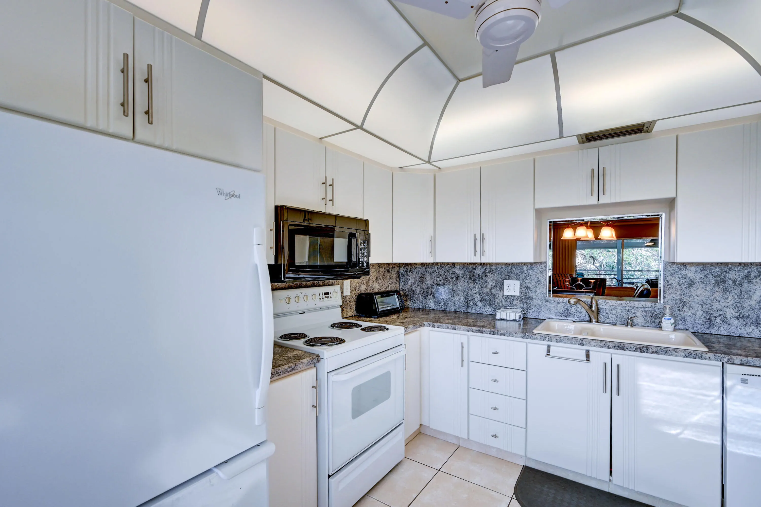 EAT IN KITCHEN