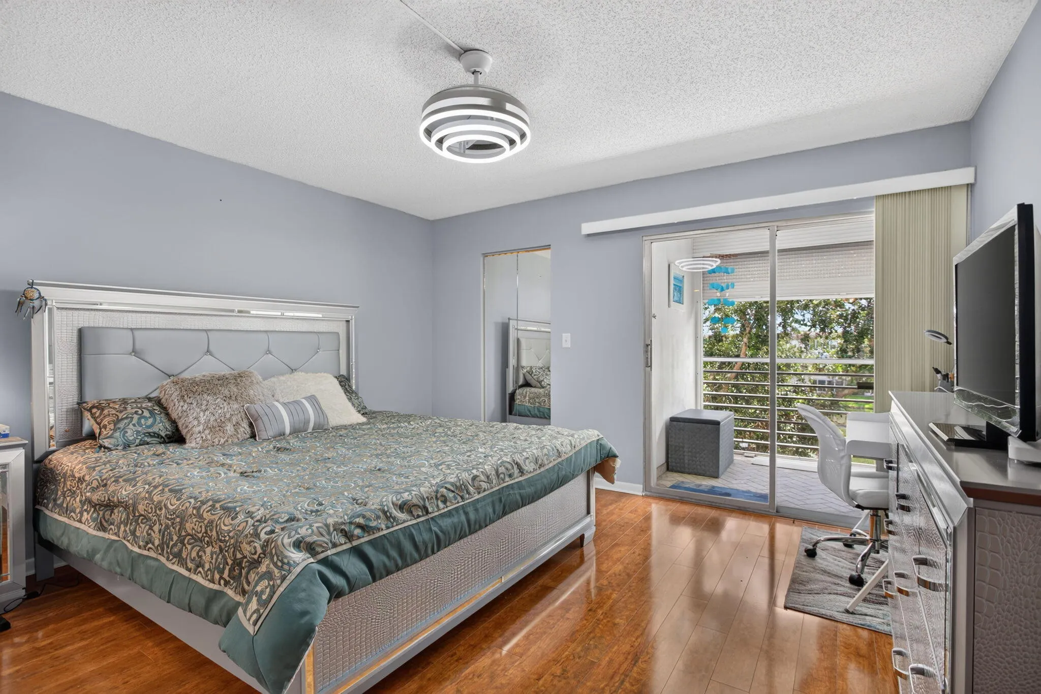 MAIN BEDROOM