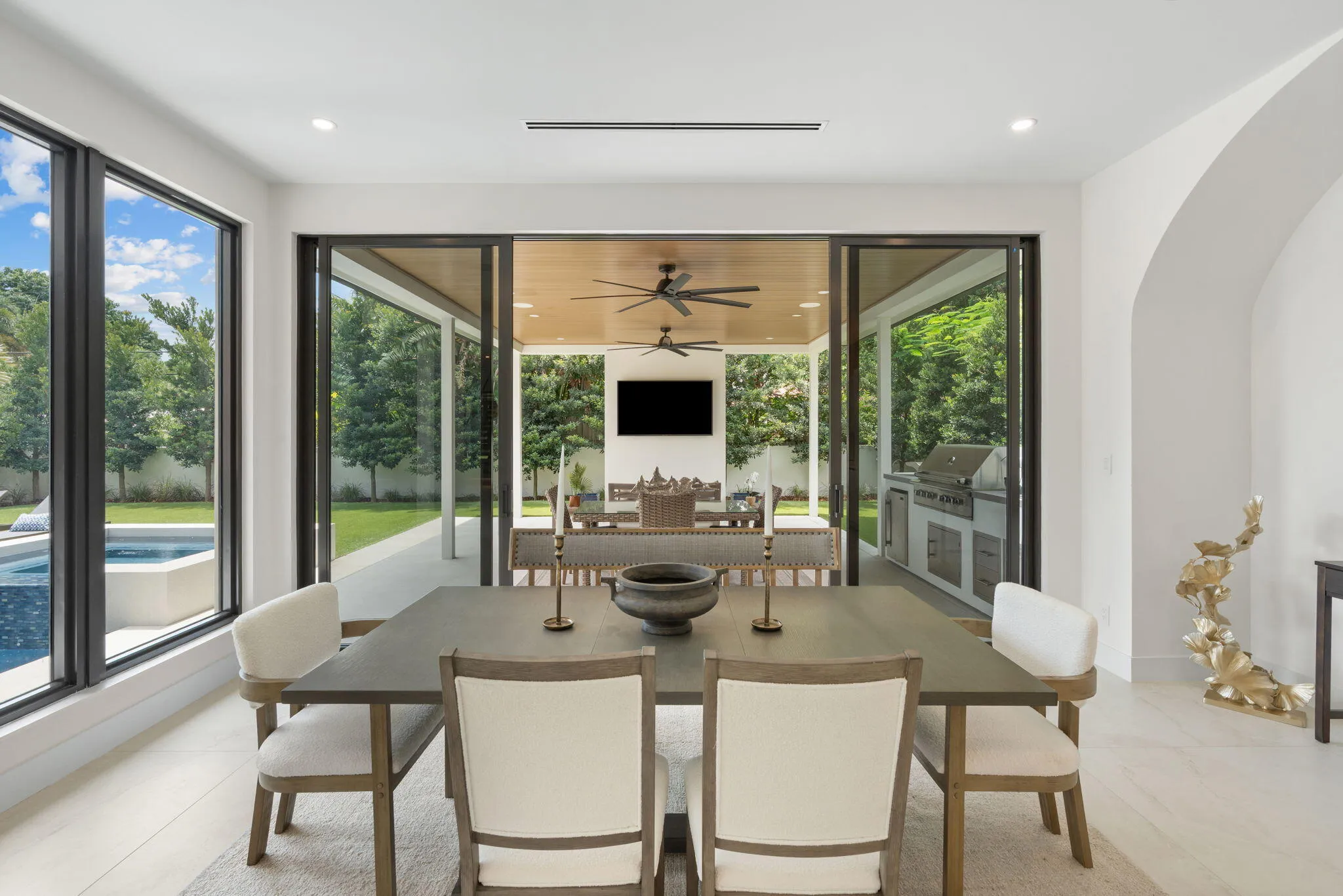 111-web-or-mls-2506 NE 14th St, Fort Lau