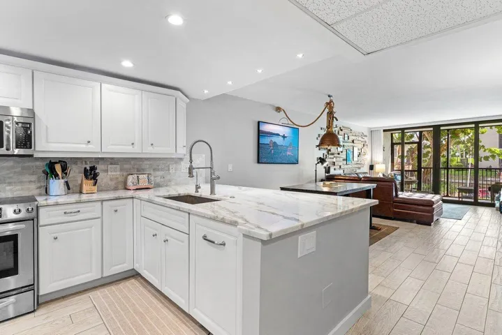 004-17RoyalPalmWay-1050-BocaRaton-FL-334