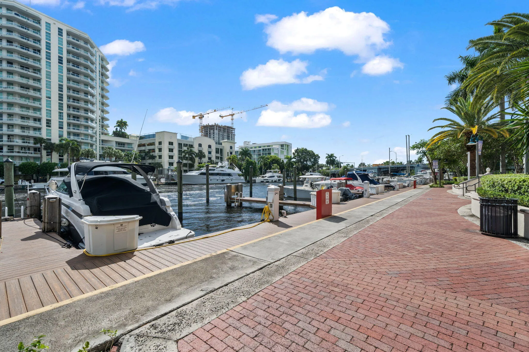 The Symphony’s private marina & boat docks along the New River, connected to the brick-paved Riverwalk promenade.