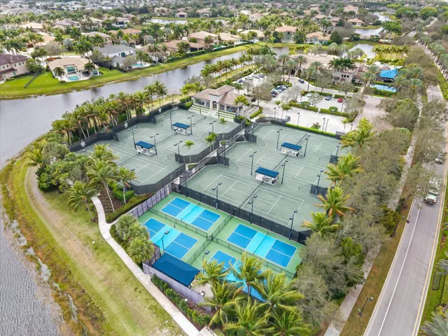 CLUBHOUSE AMENITIES