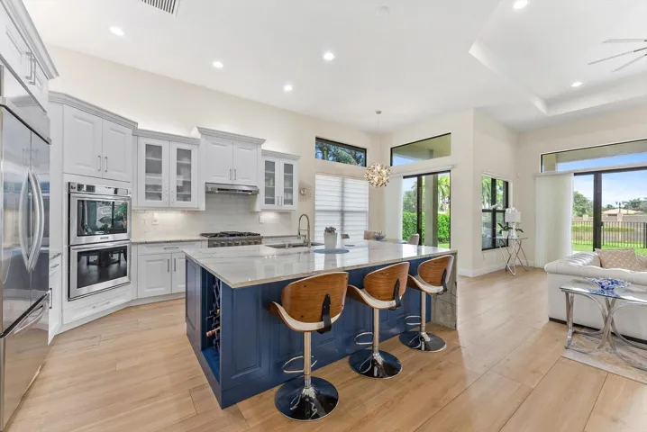 KITCHEN & WATER VIEW