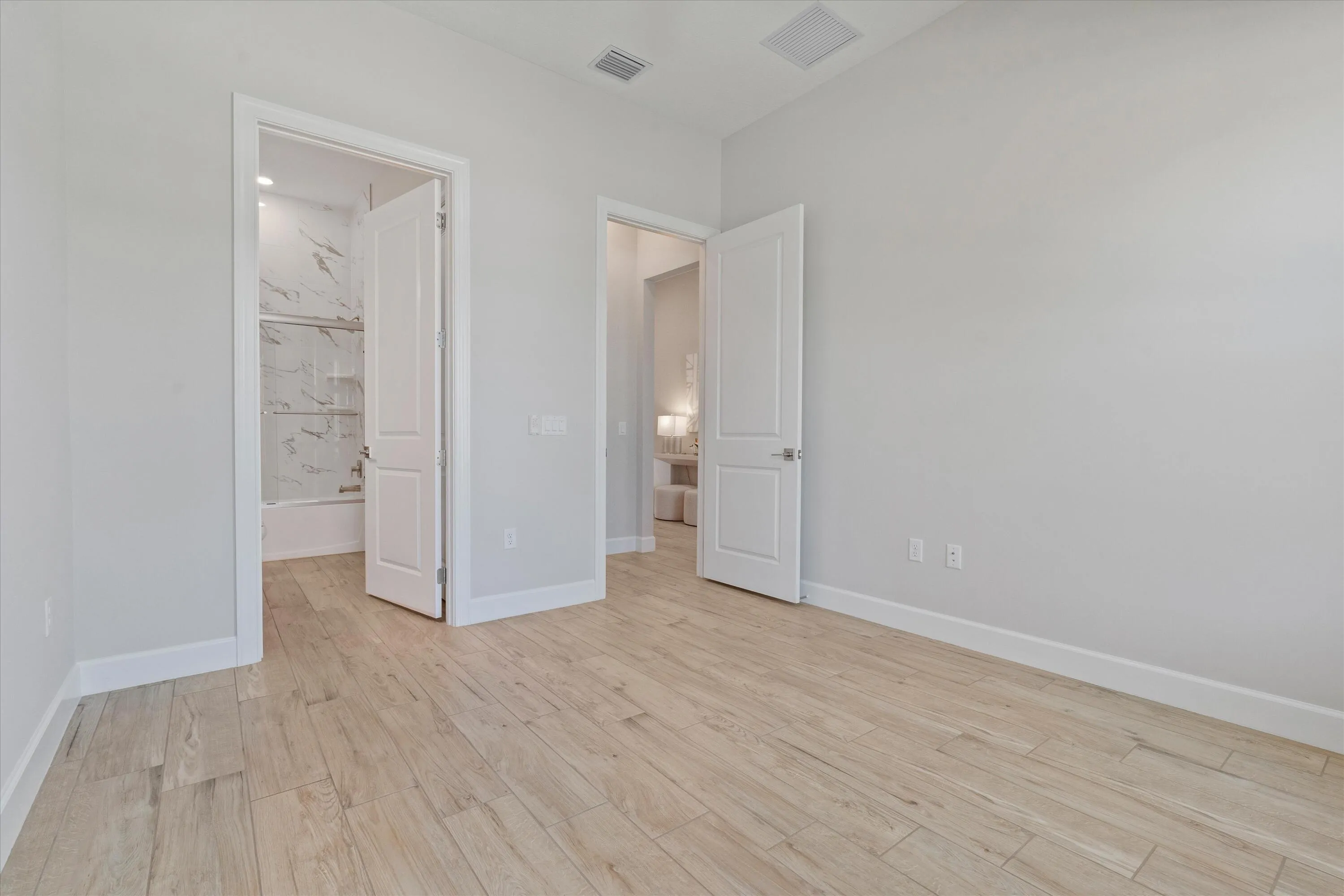 Guest bedroom with walk-in closet