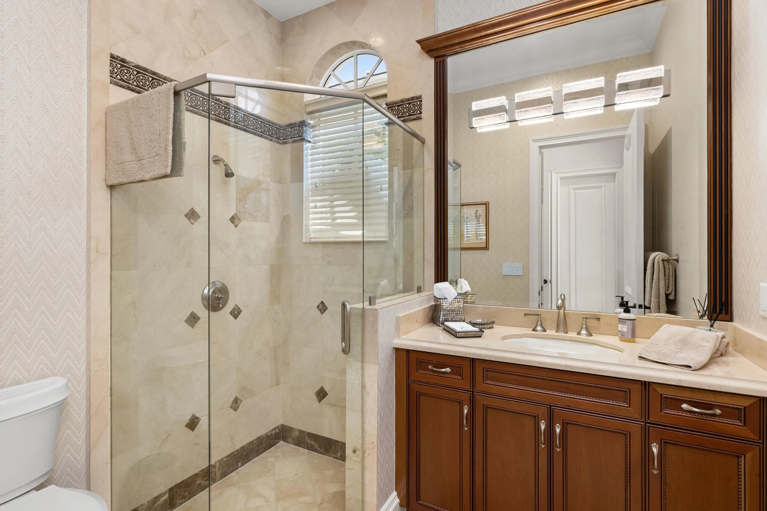 Guest Bath 4