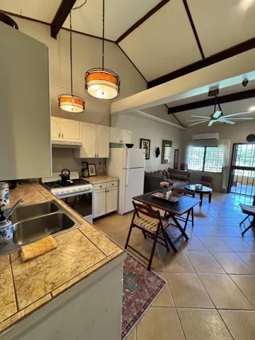 KITCHEN HALL