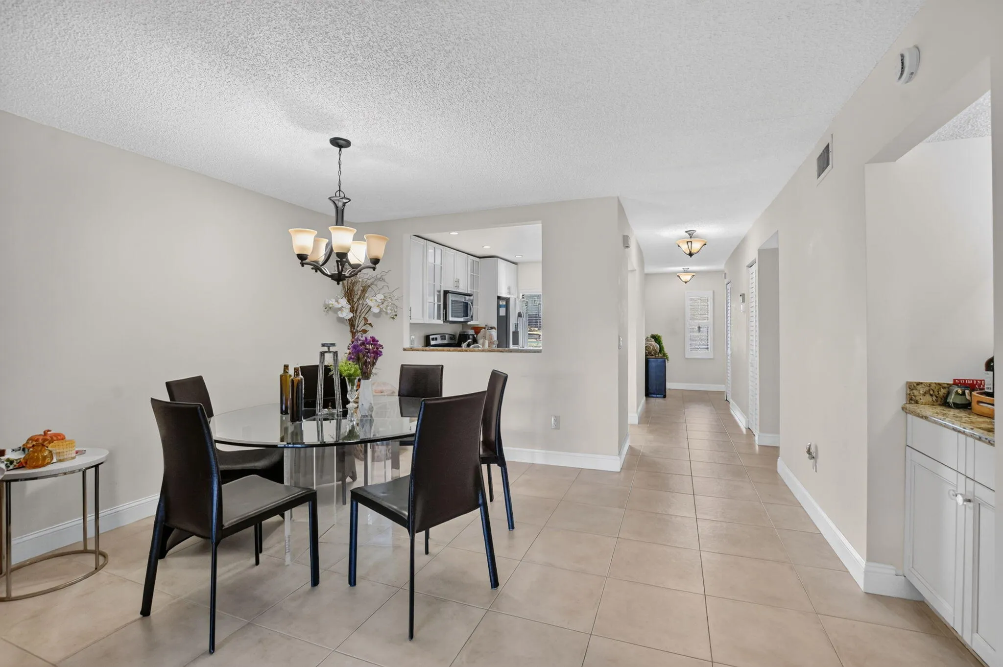 dining/kitchen