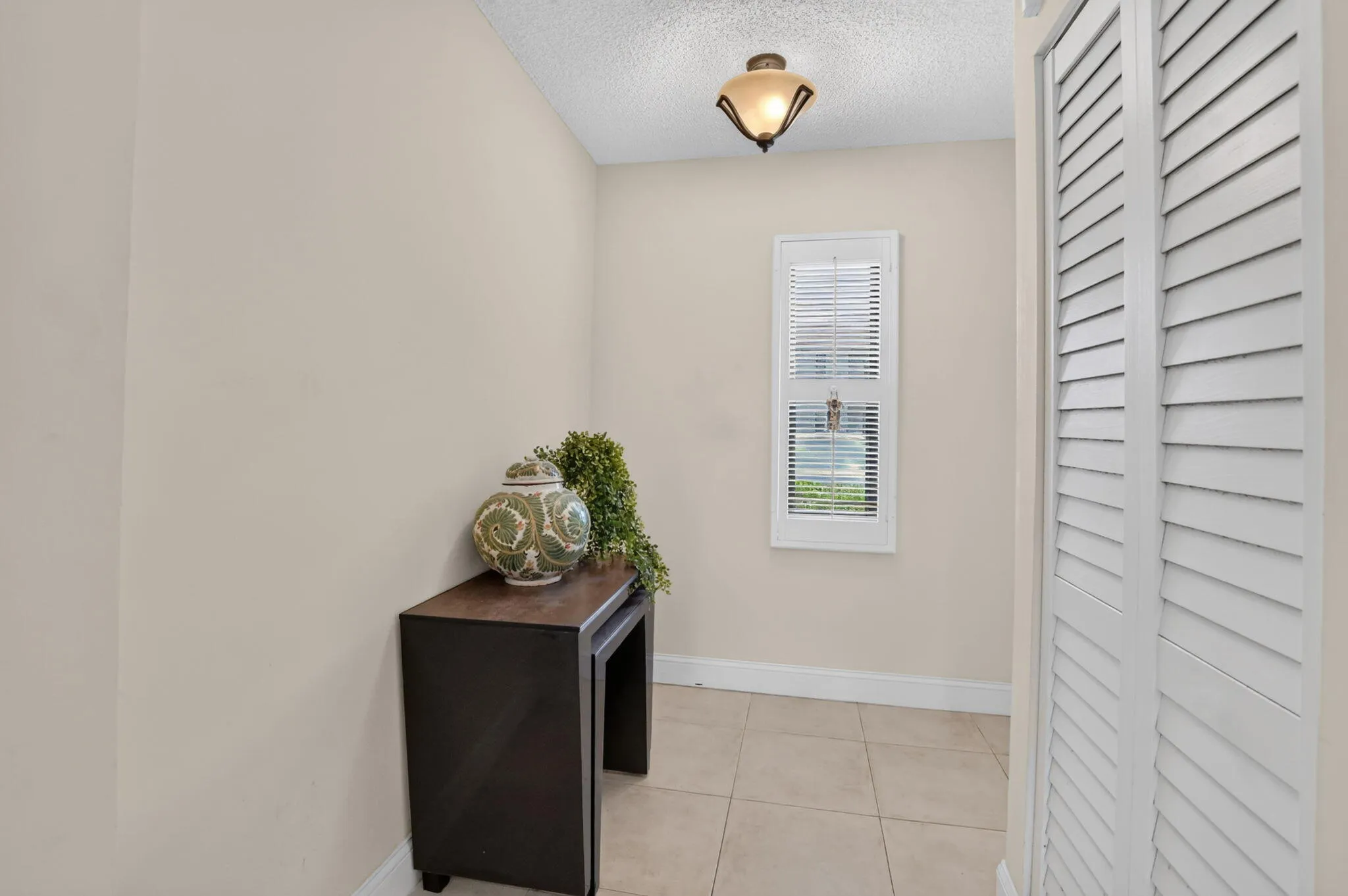 Interior​​‌​​​​‌​​‌‌​‌‌​​​‌‌​‌​‌​‌​​​‌​​ Entrance