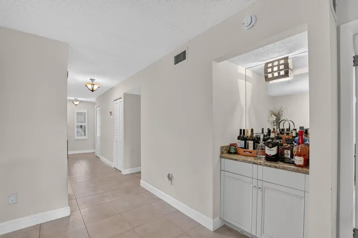 bar/dining