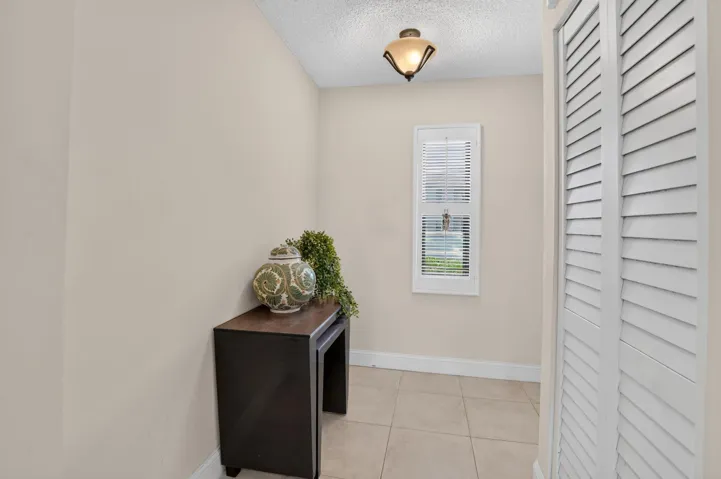 Interior​​‌​​​​‌​​‌‌​‌‌​​​‌‌​‌​‌​‌​​​‌​​ Entrance