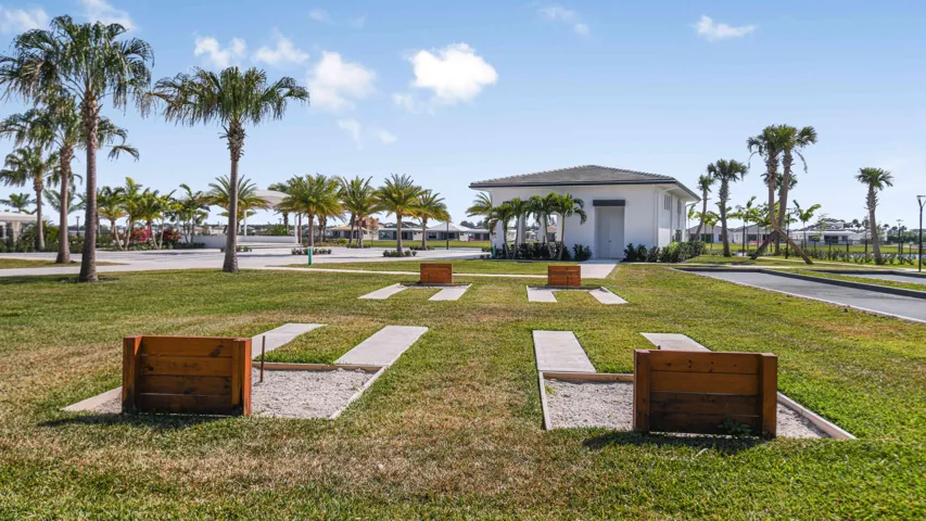 Cresswind-at-Palm-Beach-Horseshoe-Court-