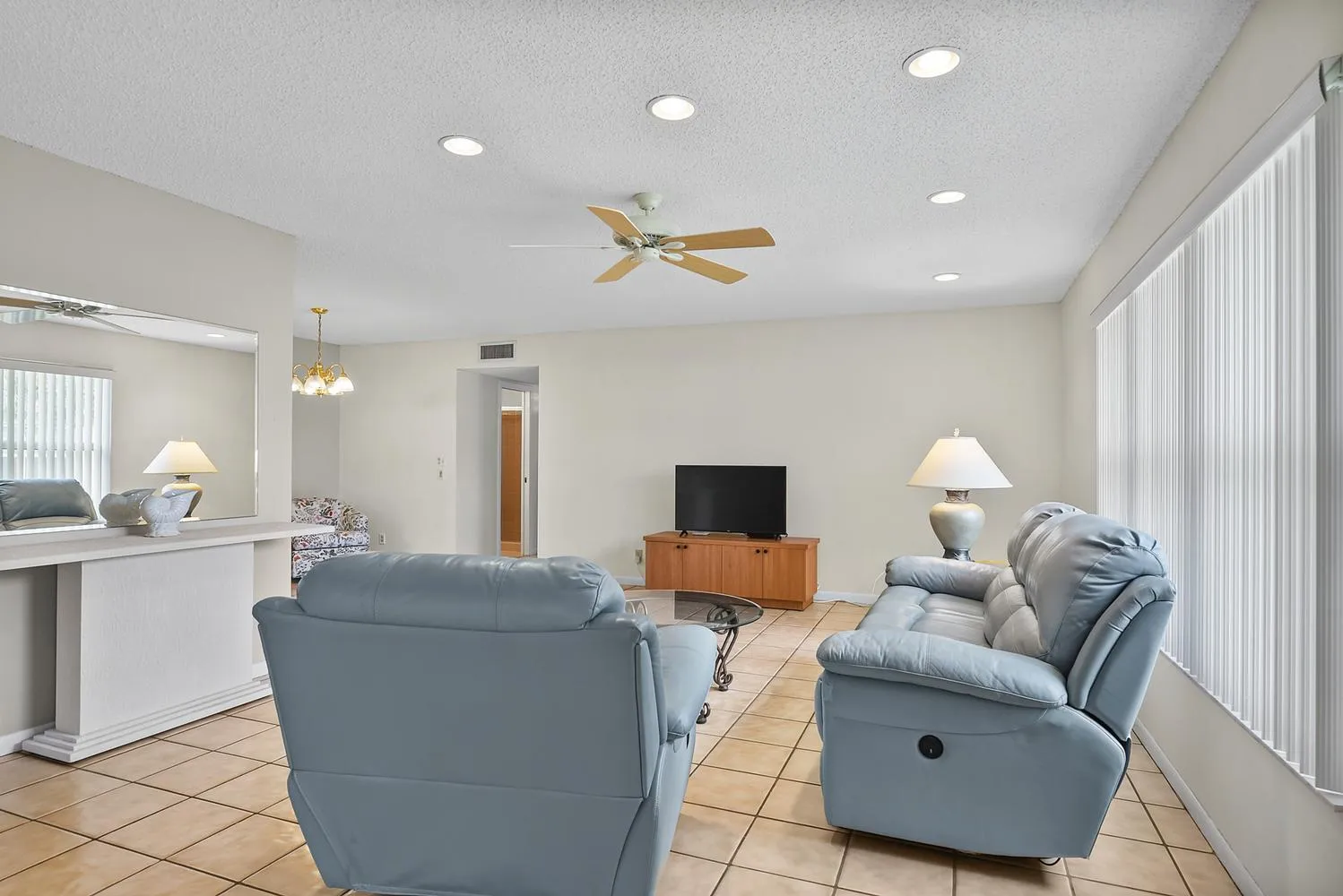 003-018-5157 Lakefront Blvd-1499x1000