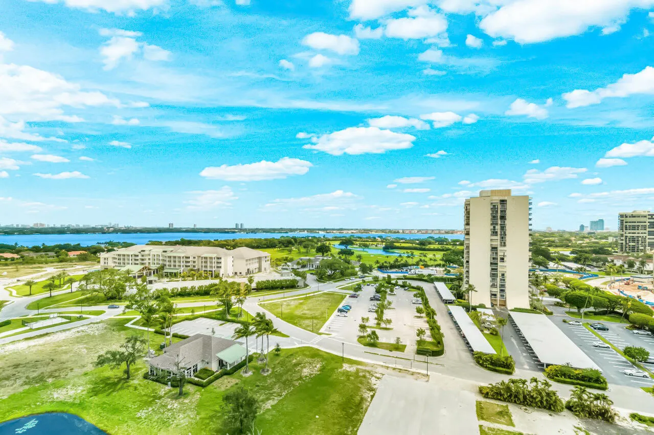 031-2450PresidentialWay-WestPalmBeach-FL