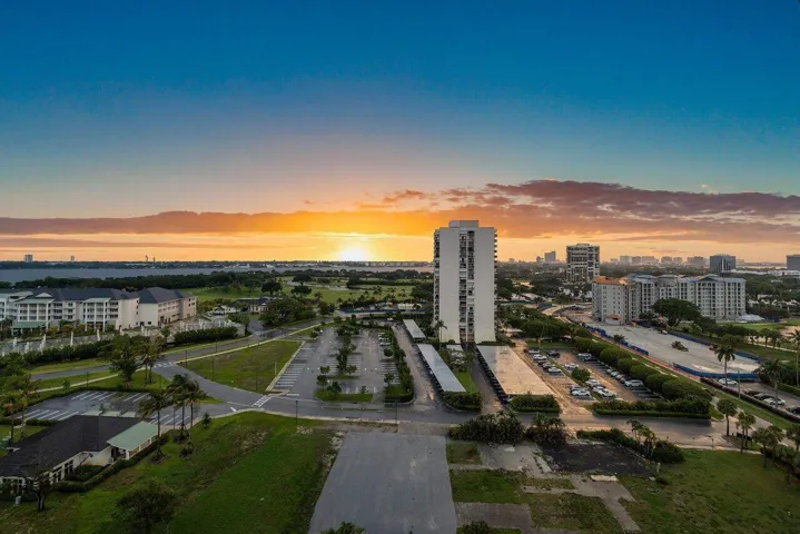 044-2450PresidentialWay-WestPalmBeach-FL
