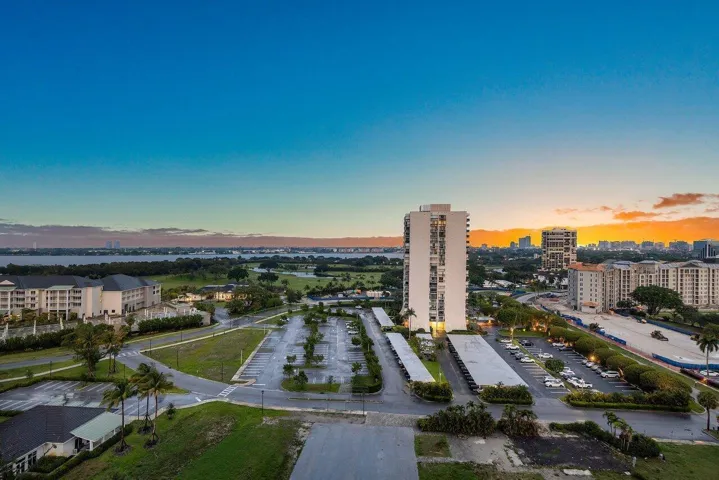 051-2450PresidentialWay-WestPalmBeach-FL