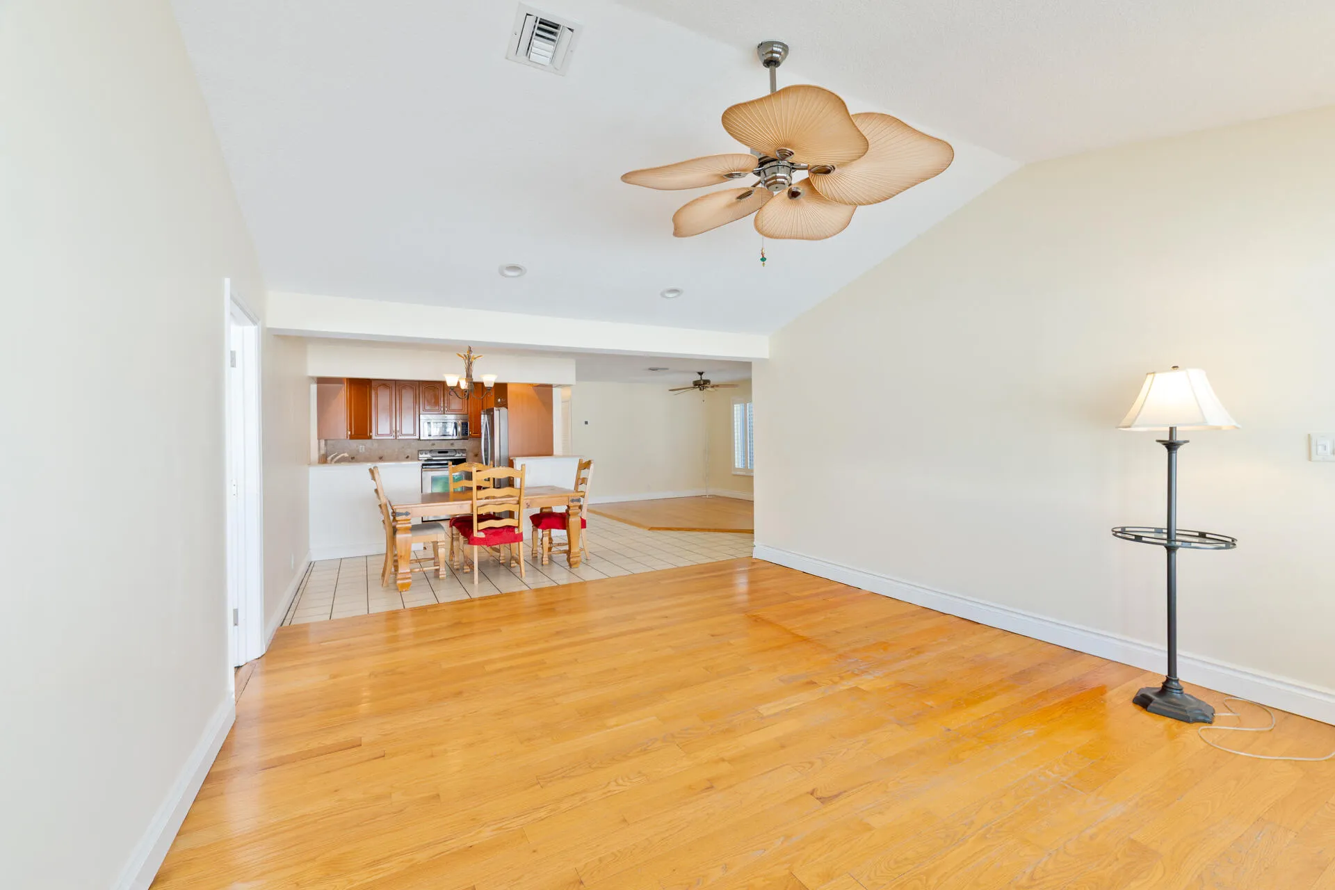 20260817 - 821 SE 16th St - MR-14