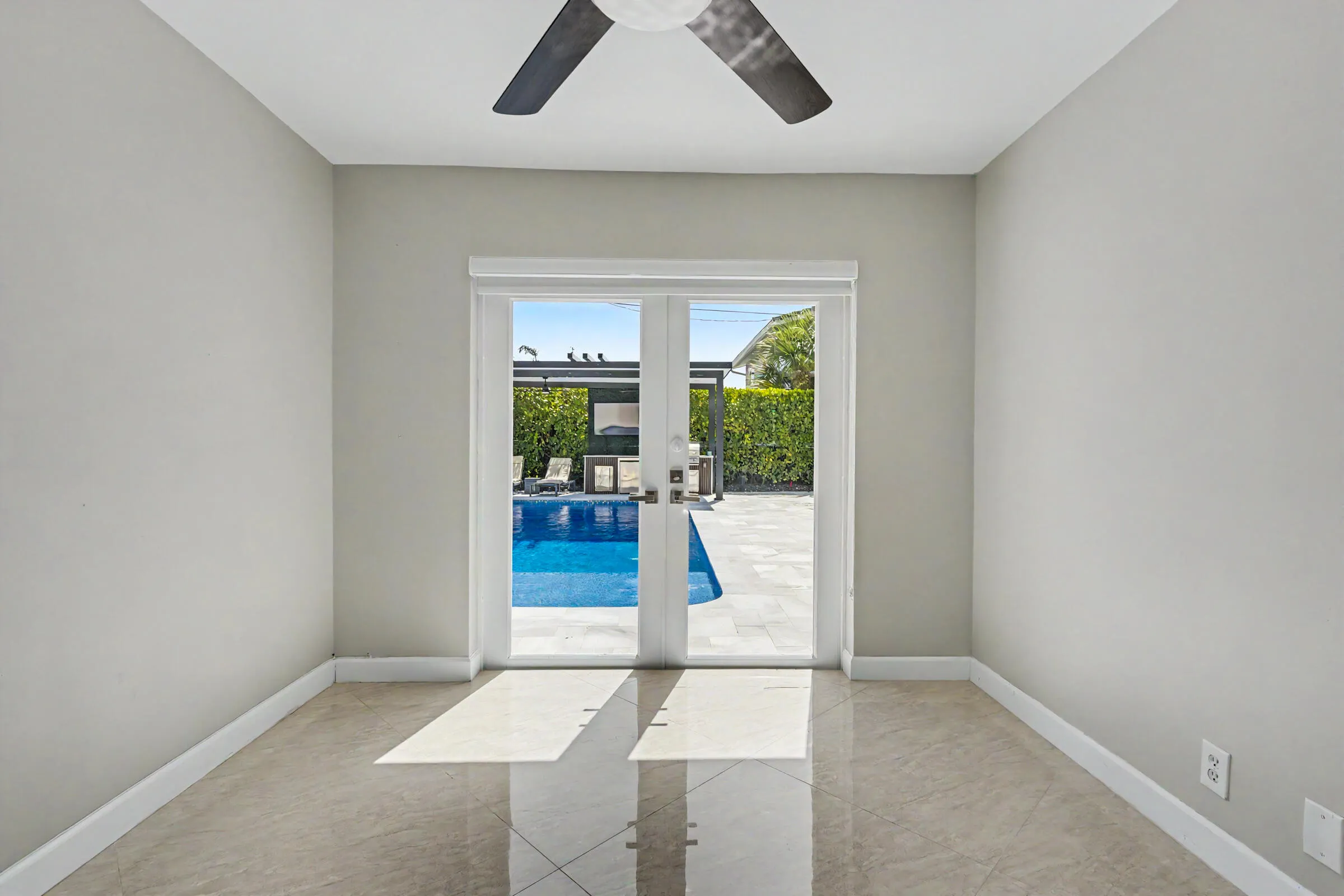 3rd bed to pool