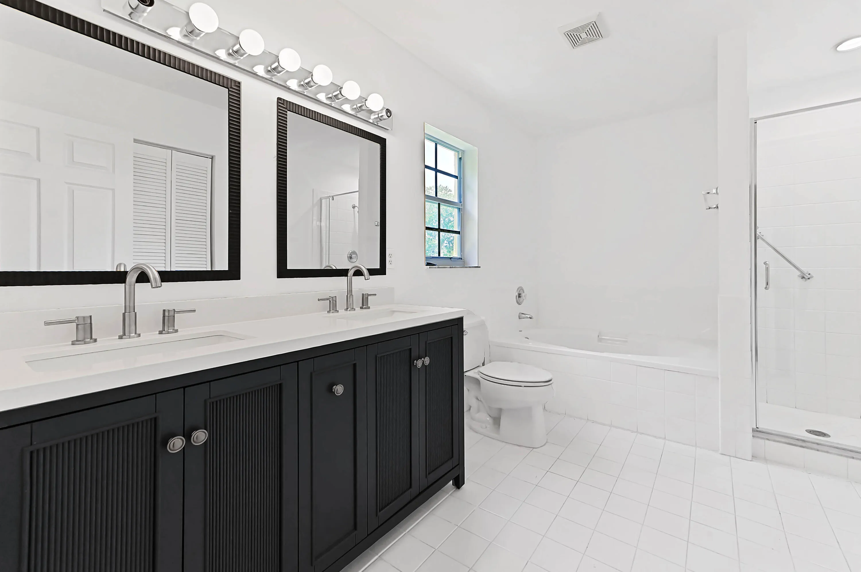 26 Bathroom 04