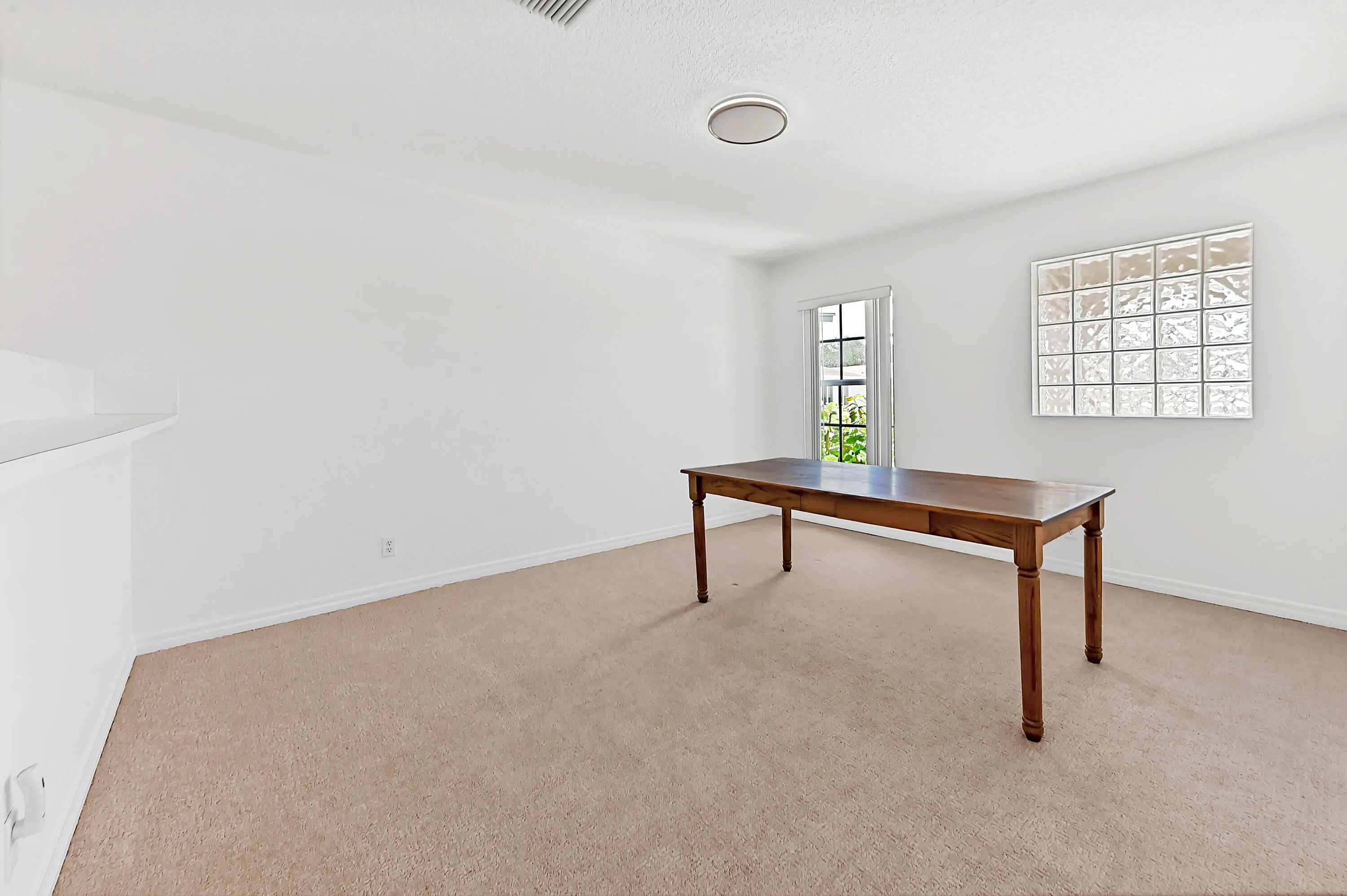 16 family room 01