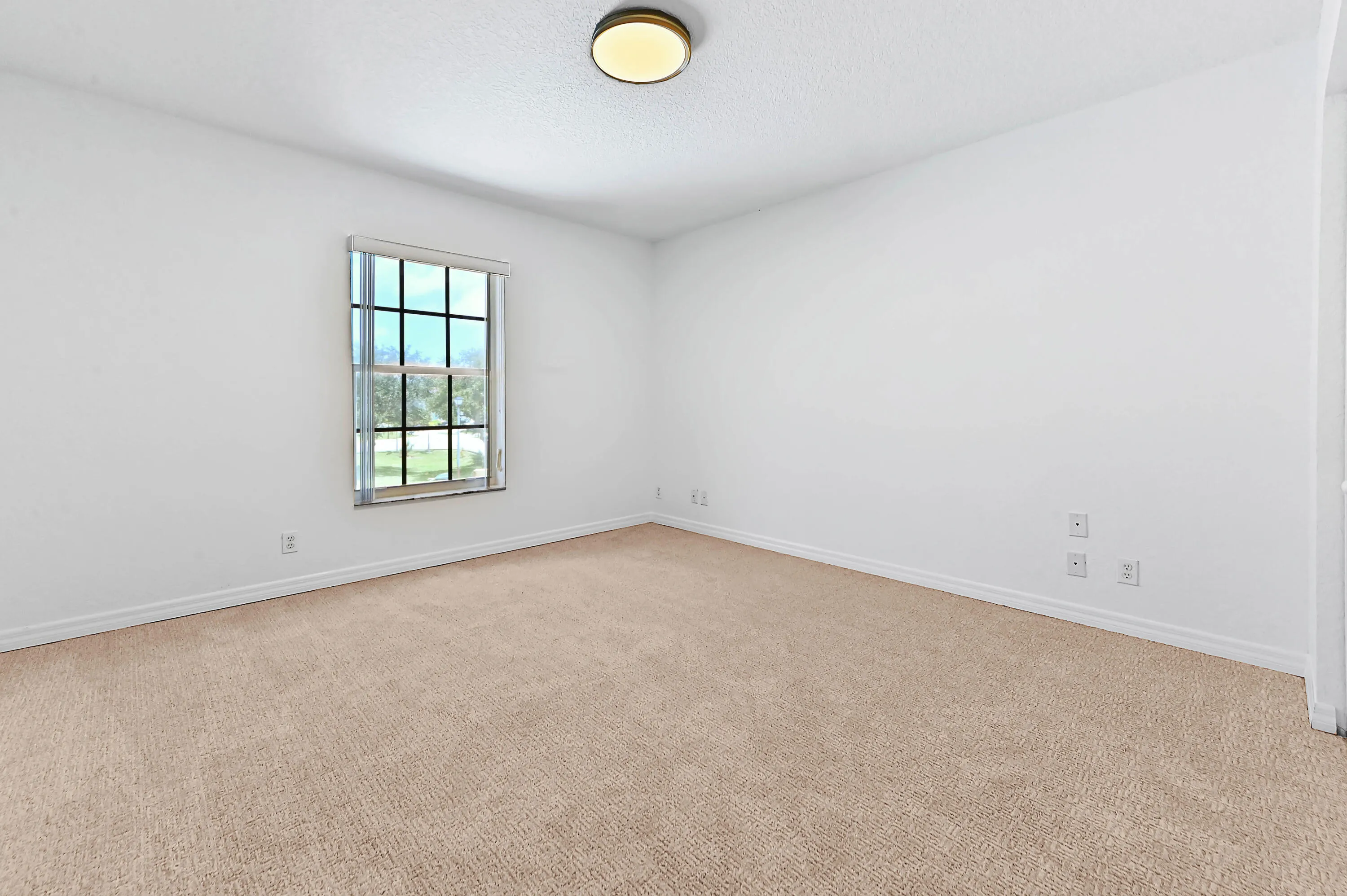 18 Bedroom 01