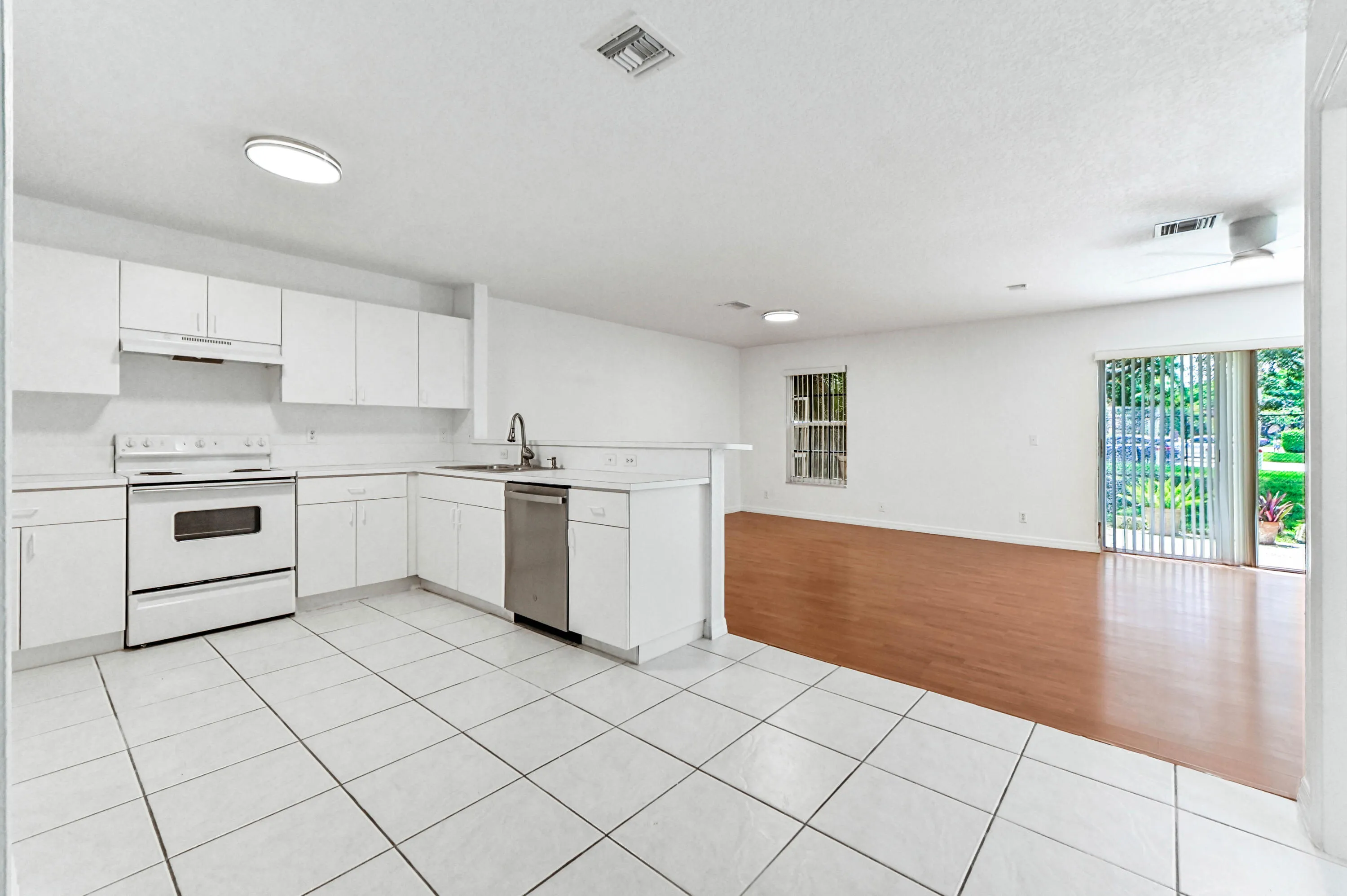 06 Kitchen 01