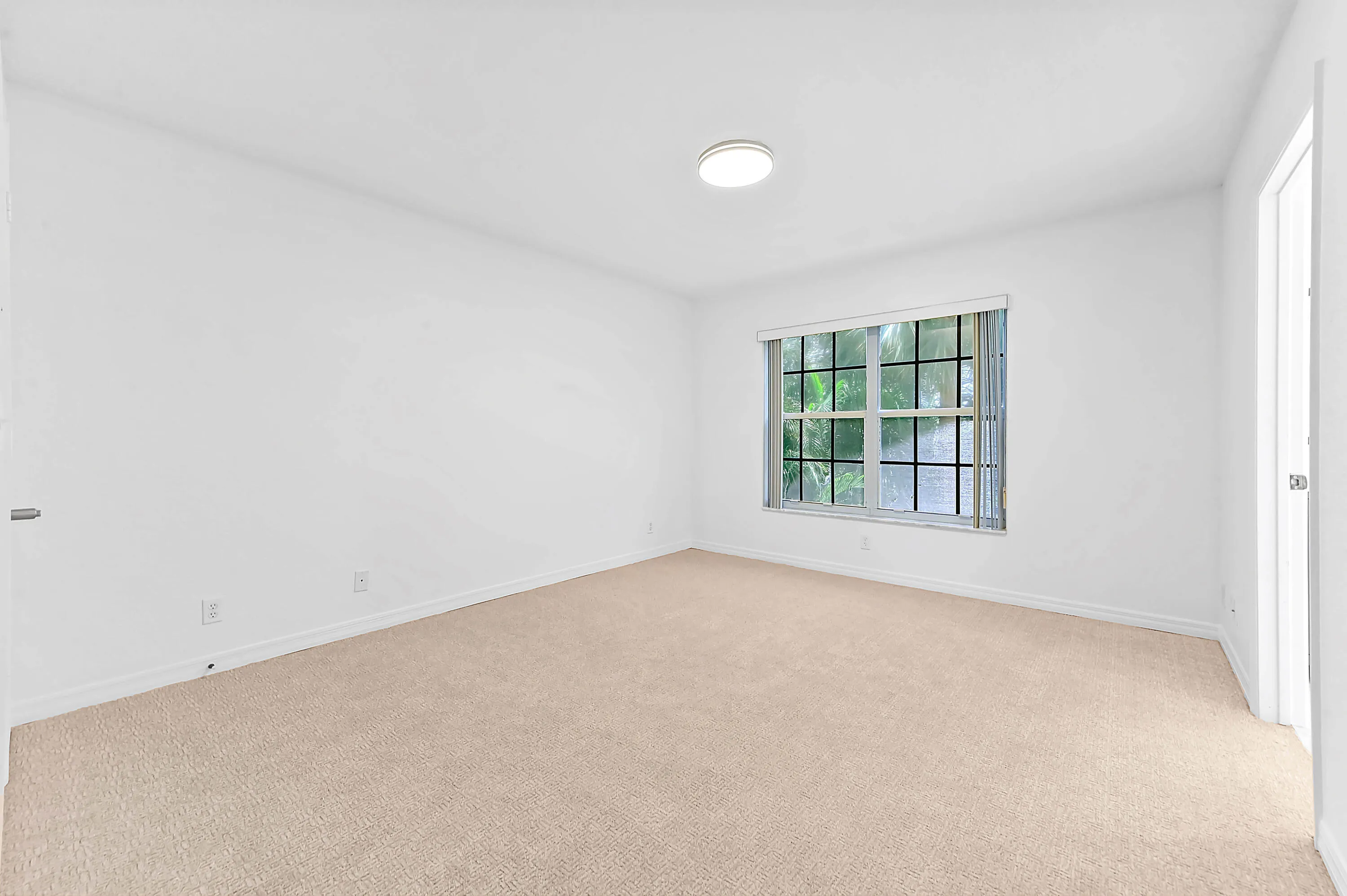 24 Bedroom 015